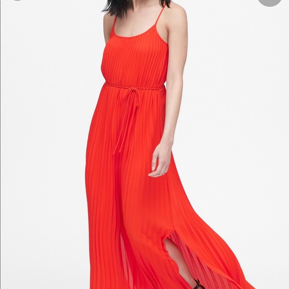 Banana Republic Dresses & Skirts - Banana Republic Pleated Maxi Dress